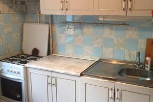 Продам 2 к. кв. в мкр. Дзержинец, д. 14